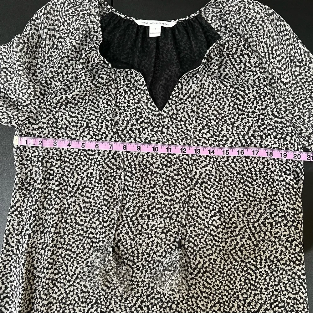 Diane Von Furstenberg Saylor Silk Blouse Size 8 - Picture 10 of 11